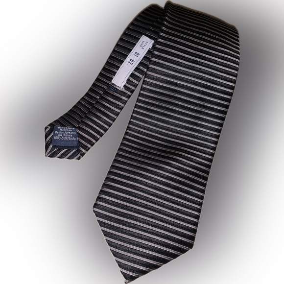 Ryan Seacrest Distinction Other - Ryan Seacrest Distinction 100% Silk Black Gray Silver Striped Necktie
